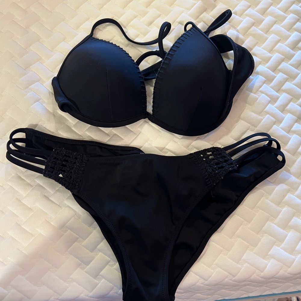 Victoria’s Secret like new bikini set 32C and medium M black